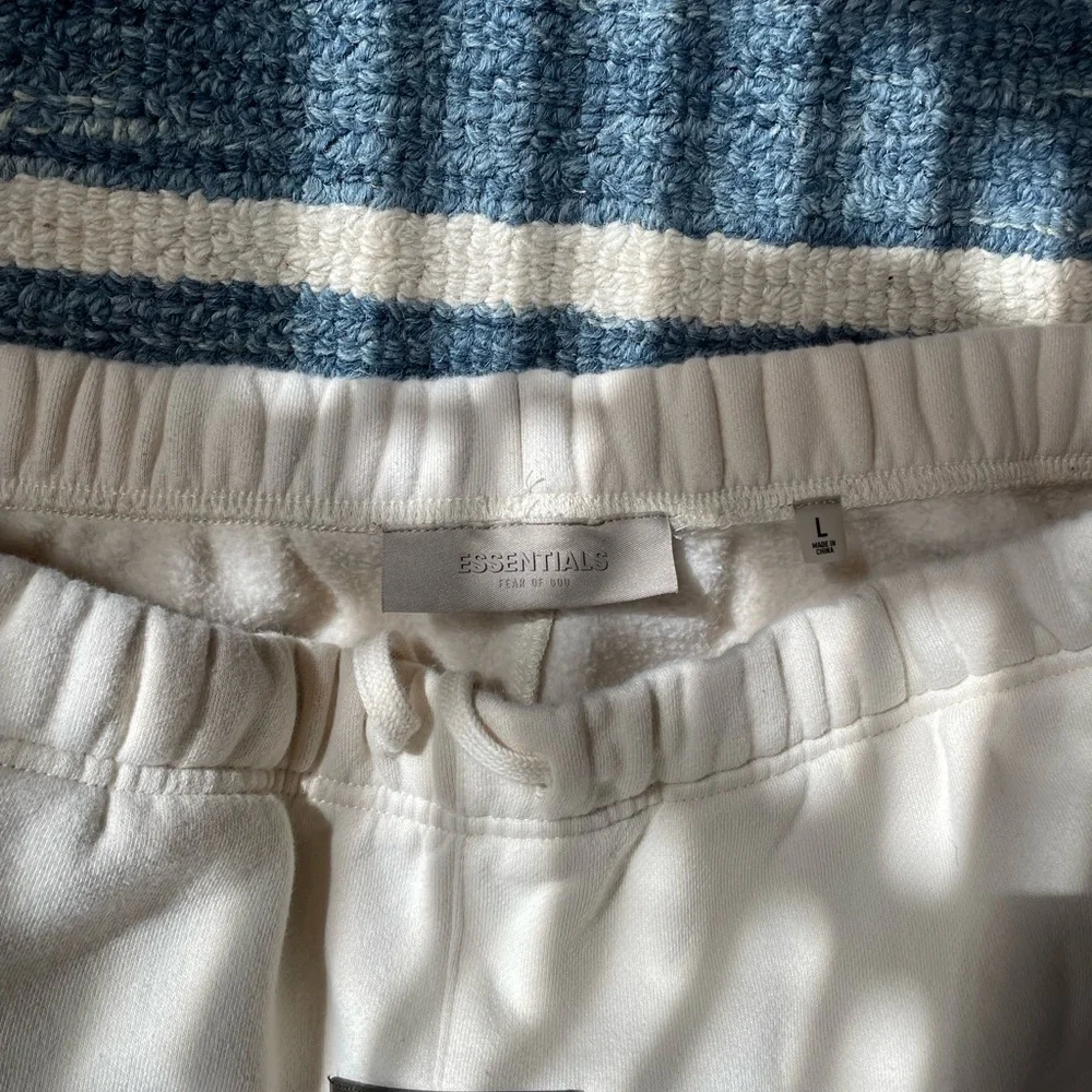 Essentials pants - Picture 2 of 3